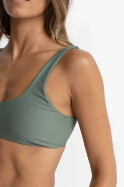 Women Rhythm Classic Crop Top
